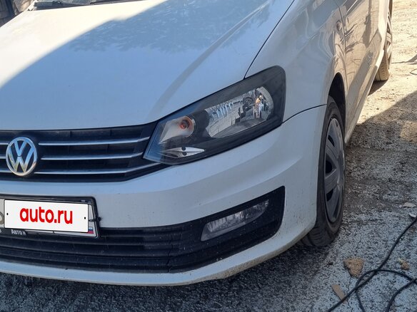 2018 Volkswagen Polo V Рестайлинг, белый, 770000 рублей