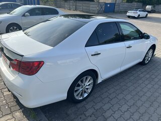 2013 Toyota Camry VII (XV50), белый, 1600000 рублей, вид 3