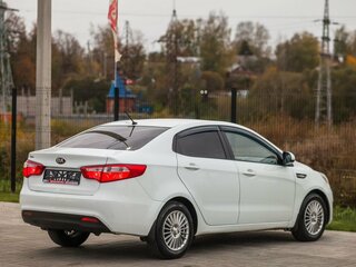 2014 Kia Rio 5-speed III, белый, 900000 рублей, вид 5