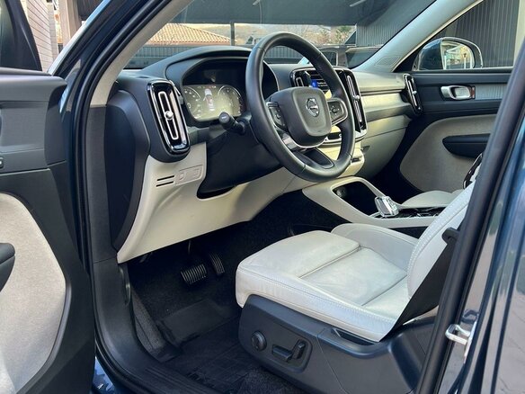2020 Volvo XC40 I, синий, 4000000 рублей - вид 8