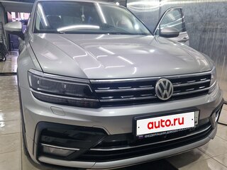 2018 Volkswagen Tiguan II, серебристый, 2300000 рублей, вид 1