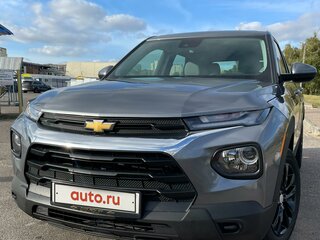 2021 Chevrolet TrailBlazer III, серебристый, 1832095 рублей, вид 3