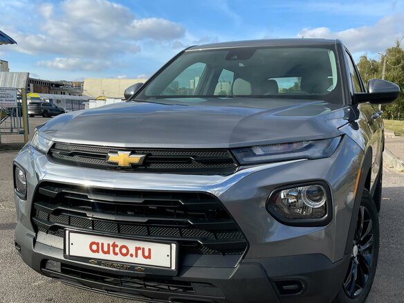2021 Chevrolet TrailBlazer III, серебристый, 1814504 рублей - вид 2