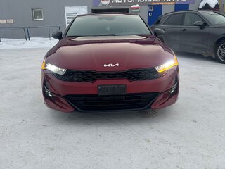 2021 Kia K5 III, красный, 2950000 рублей, вид 1
