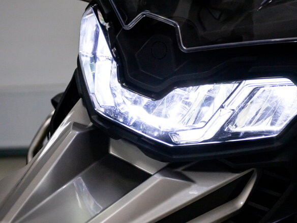 2026 Voge 900DSX, серебристый, 1033000 рублей - вид 11