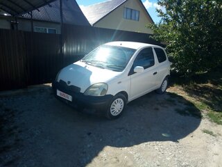 2002 Toyota Vitz I (P10), белый, 270000 рублей, вид 1