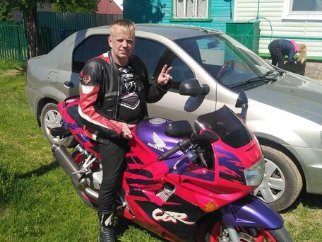 1993 Honda CBR 600F, красный, 2000000 рублей, вид 1