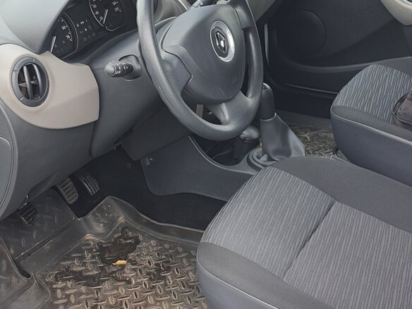 2010 Renault Logan I Рестайлинг, белый, 900000 рублей - вид 4