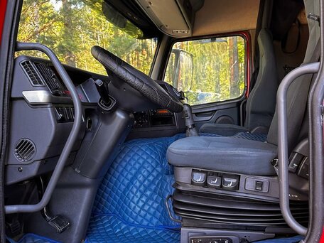2011 Volvo FM, красный, 2550000 рублей, вид 2