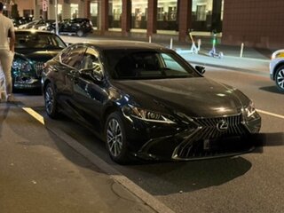 2022 Lexus ES 250 VII Рестайлинг, чёрный, 5500000 рублей, вид 1