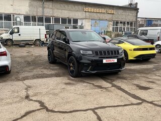 2018 Jeep Grand Cherokee Trackhawk IV (WK2) Рестайлинг, чёрный, 9000000 рублей, вид 4