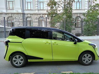 2019 Toyota Sienta II Рестайлинг, жёлтый, 1590000 рублей, вид 4