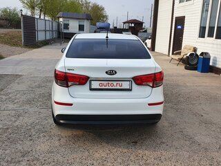 2015 Kia Rio III Рестайлинг, белый, 750000 рублей, вид 5