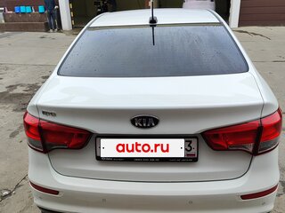 2017 Kia Rio III Рестайлинг, белый, 1020000 рублей, вид 3