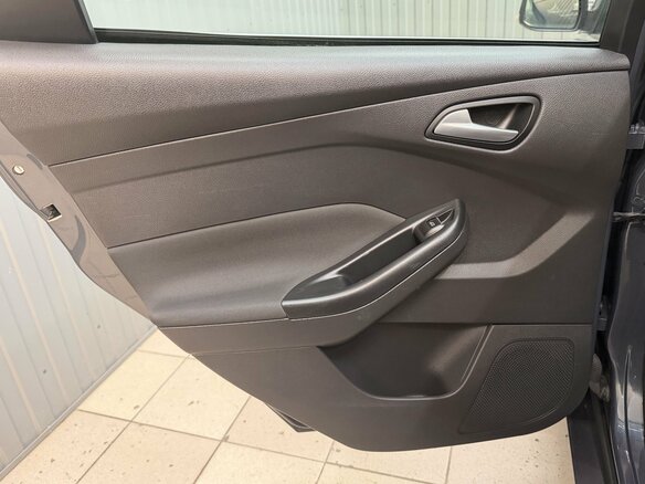 2011 Ford Focus III, серый - вид 12