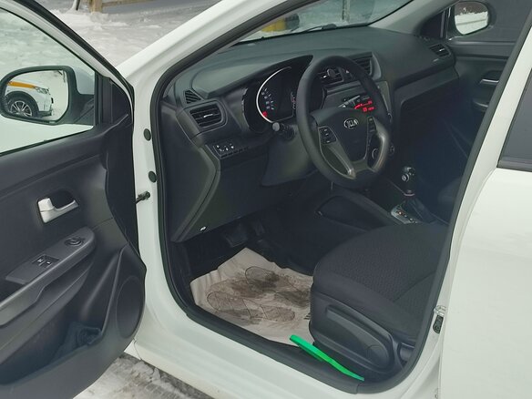 2017 Kia Rio III Рестайлинг, белый, 1100000 рублей - вид 8