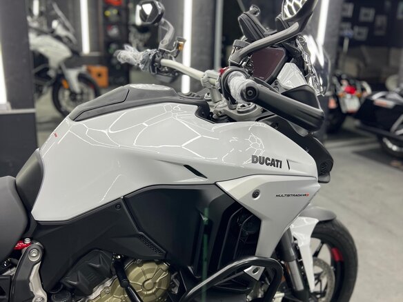 2023 Ducati Multistrada V4, белый, 2300000 рублей - вид 6