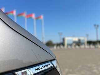 2022 Volkswagen Multivan T6 Рестайлинг, чёрный, 7666000 рублей, вид 4