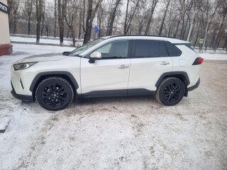 2021 Toyota RAV4 V (XA50), белый, 3500000 рублей, вид 2