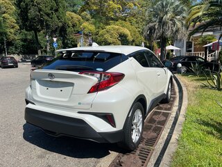 2019 Toyota C-HR I Рестайлинг, белый, 2000000 рублей, вид 2