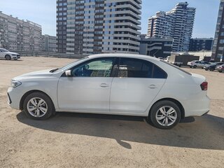 2022 Volkswagen Polo VI, белый, 2000000 рублей, вид 4