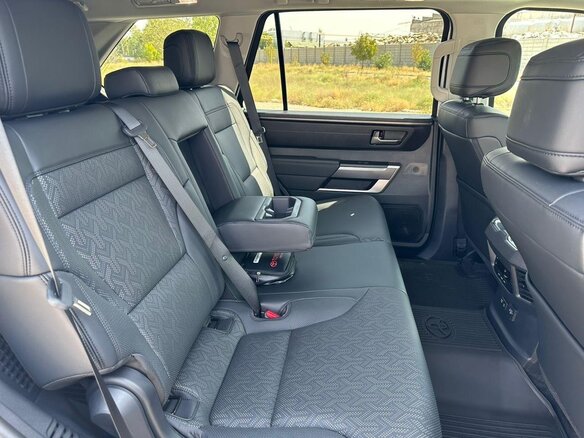 2023 Toyota Sequoia III, белый, 12000000 рублей - вид 17