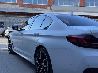 2020 BMW 5 серии 530d xDrive VII (G30/G31/G38) Рестайлинг, белый, 6500000 рублей, вид 5