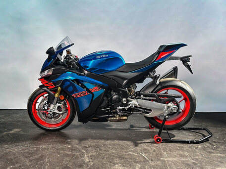 2025 Aprilia RSV4, синий, 2500000 рублей, вид 3
