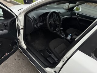 2011 Skoda Octavia II (A5) Рестайлинг, белый, 666666 рублей, вид 4