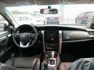2019 Toyota Fortuner II, белый, 5300000 рублей, вид 5