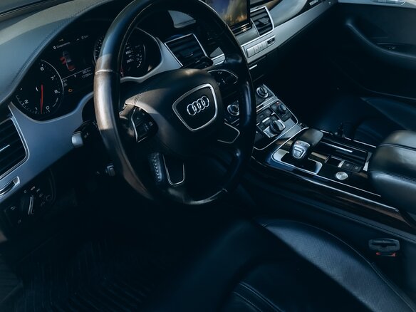 2010 Audi A8 III (D4), серый, 1300000 рублей - вид 4