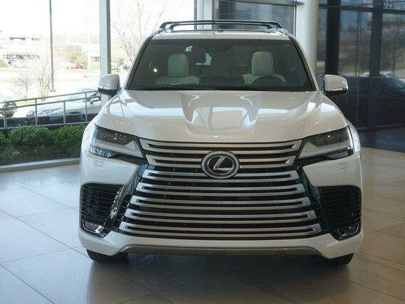 Открыть фотографии: Lexus LX IV