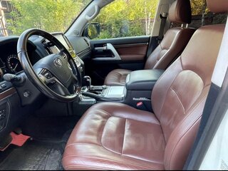 2018 Toyota Land Cruiser 200 Series Рестайлинг 2, белый, 6950000 рублей, вид 5