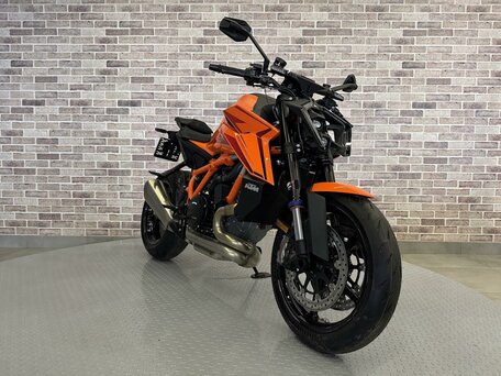 2024 KTM 1390 Super Duke R, оранжевый, 2085000 рублей, вид 3