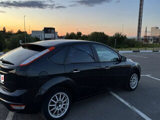 2010 Ford Focus II Рестайлинг, чёрный, 650000 рублей, вид 5