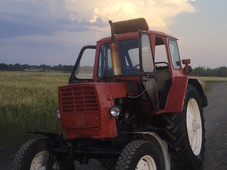1980 ЮМЗ 6, красный, 250000 рублей, вид 1