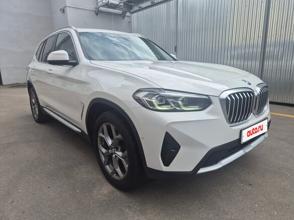 2021 BMW X3 20i xDrive III (G01) Рестайлинг, белый - вид 3