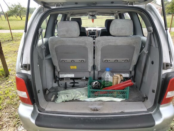 2004 Kia Carnival I Рестайлинг, серебристый, 330000 рублей - вид 12