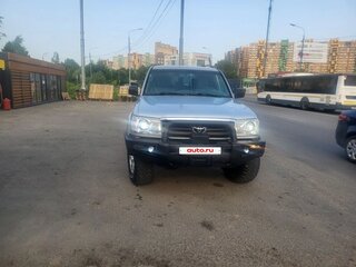 2005 Toyota Land Cruiser 105 100 Series Рестайлинг 2, серебристый, 3100000 рублей, вид 1