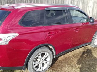 2014 Mitsubishi Outlander III Рестайлинг, красный, 1600000 рублей, вид 2