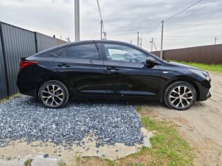 2017 Hyundai Solaris II, чёрный, 1060000 рублей, вид 5