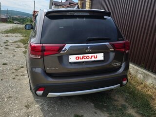2017 Mitsubishi Outlander III Рестайлинг 2, серый, 1700000 рублей, вид 2