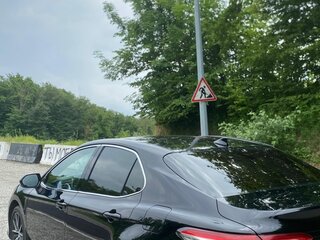 2021 Toyota Camry VIII (XV70) Рестайлинг, чёрный, 3000000 рублей, вид 3