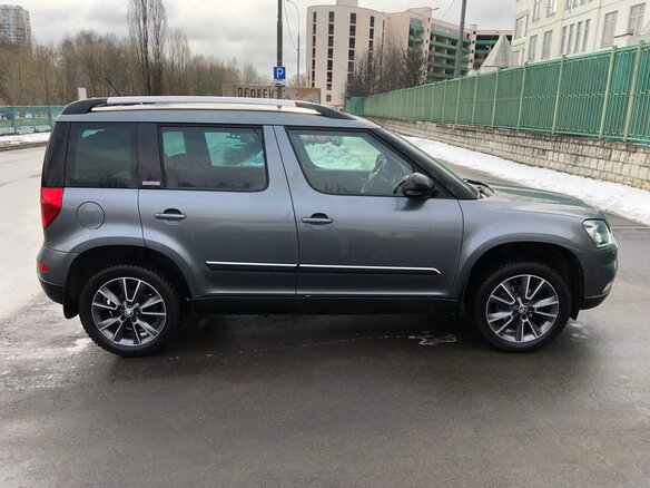 2017 Skoda Yeti I Рестайлинг, серый - вид 2