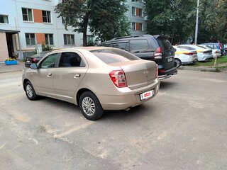 2013 Chevrolet Cobalt II, бежевый, 600000 рублей, вид 3
