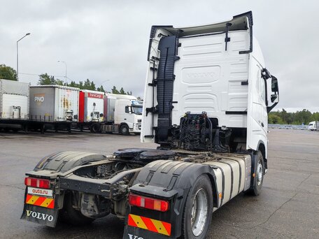2016 Volvo FH, белый, 8150000 рублей, вид 4