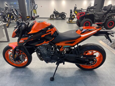 2023 KTM 890 Duke GP, оранжевый, 890000 рублей, вид 2