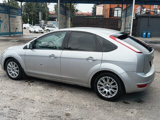 2009 Ford Focus II Рестайлинг, серебристый, 500000 рублей, вид 2