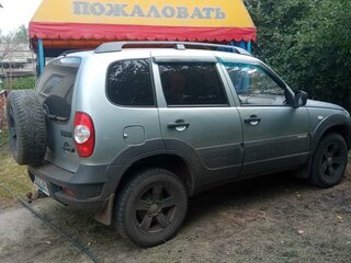 2014 Chevrolet Niva I Рестайлинг, серебристый, 650000 рублей, вид 4
