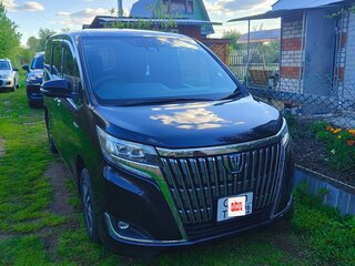 2018 Toyota Esquire I Рестайлинг, чёрный, 2500000 рублей, вид 1